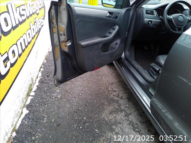 2017 Volkswagen Jetta SE Manual:10432