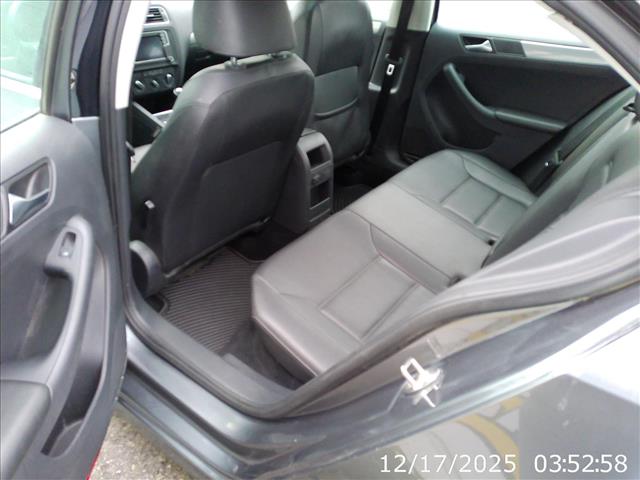 2017 Volkswagen Jetta SE Manual:10432