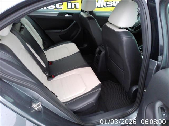 2016 Volkswagen Jetta Sport 5spd:10435