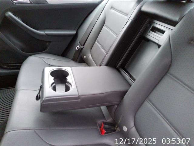 2017 Volkswagen Jetta SE Manual:10432