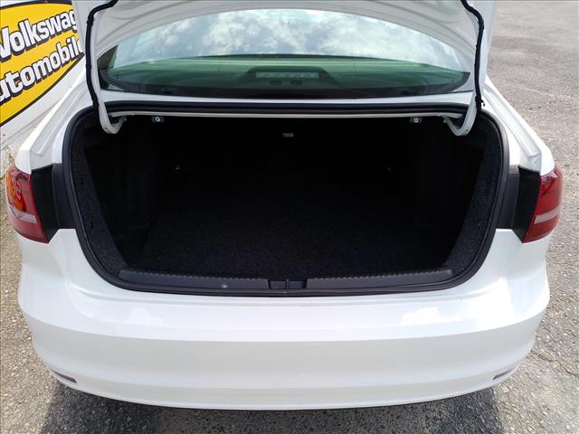 2017 Volkswagen Jetta SE Manual:10505