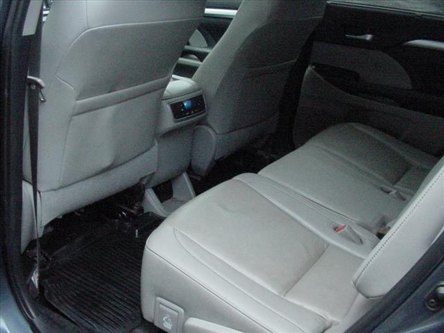 Photo of 2019 Toyota Highlander XLE All Wheel Drive in Waterloo, NY - 24,  2019 Toyota Highlander XLE All Wheel Drive:10395