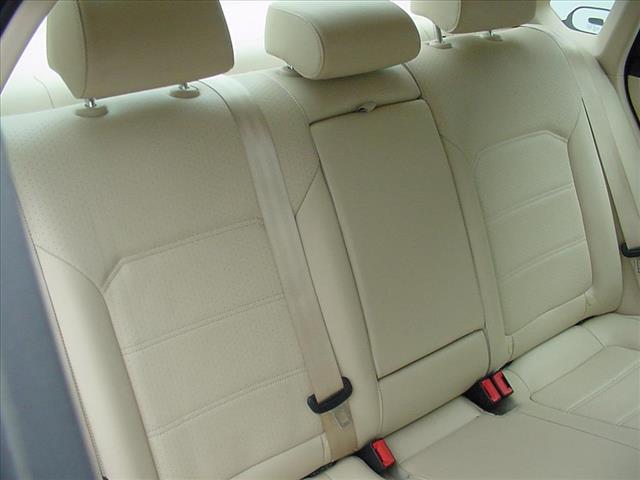 2015 Volkswagen Passat Limited 1.8 Turbo:10398