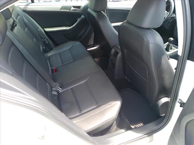 2017 Volkswagen Jetta SE Manual:10505
