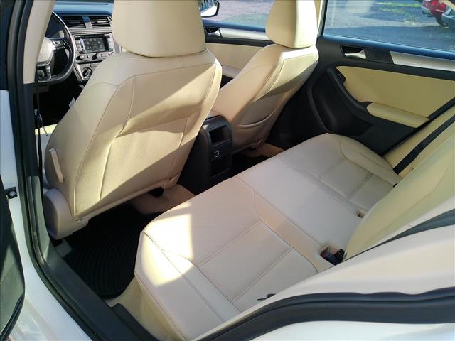 2015 Volkswagen Jetta SE w/ Nav AUTOMATIC:10516