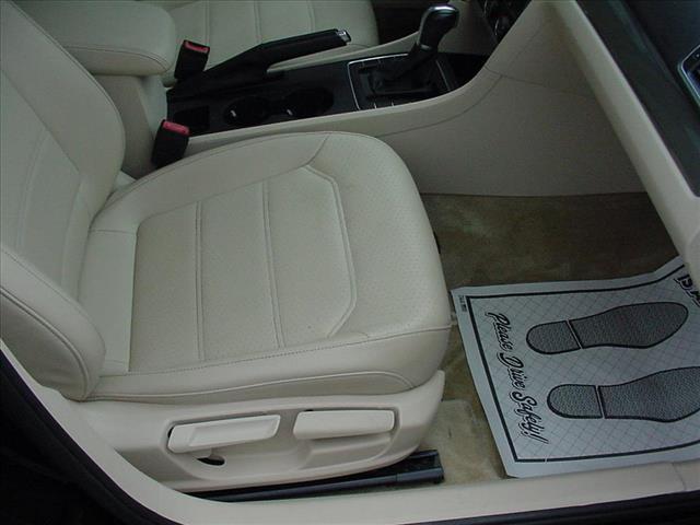 2015 Volkswagen Passat Limited 1.8 Turbo:10398