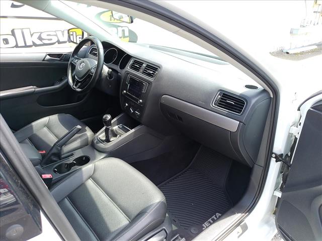 2017 Volkswagen Jetta SE Manual:10505