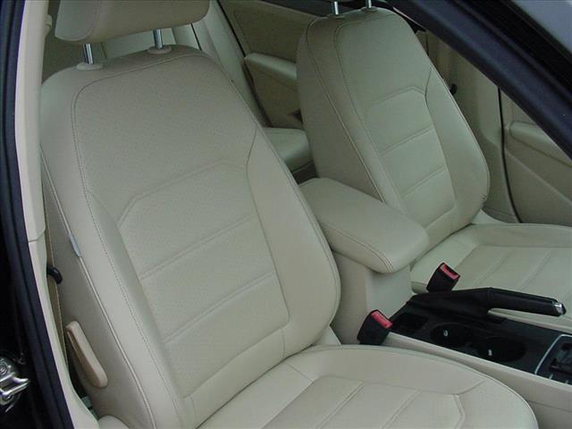 2015 Volkswagen Passat Limited 1.8 Turbo:10398