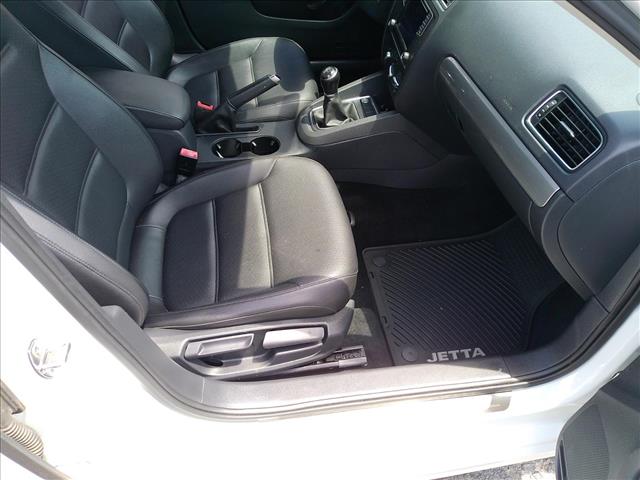 2017 Volkswagen Jetta SE Manual:10505