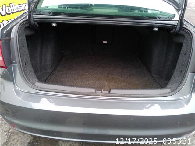 2017 Volkswagen Jetta SE Manual:10432