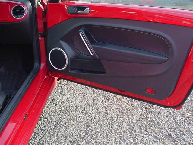 Photo of 2014 Volkswagen Beetle 2 point 5Liter Manual 1 Owner in Waterloo, NY - 29,  2014 Volkswagen Beetle 2 point 5Liter Manual 1 Owner:10399
