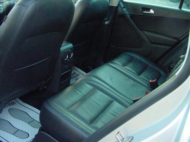 2017 Volkswagen Tiguan Sport AWD LOW 66k ONE OWNER Mi:10406