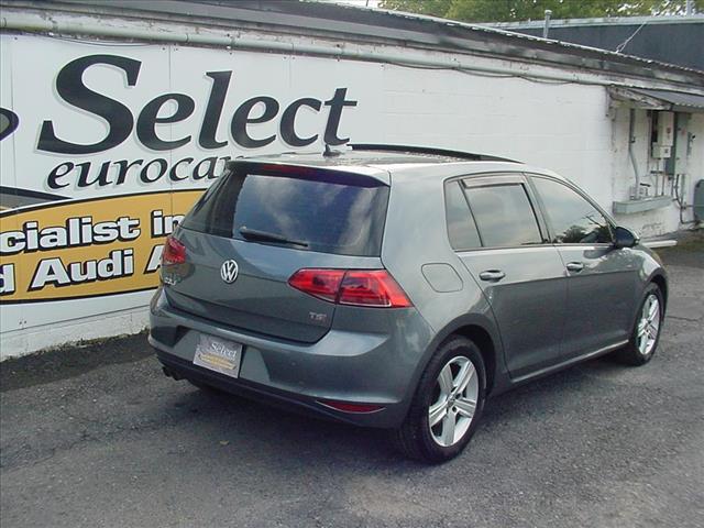 2017 Volkswagen Golf TSI photo 2