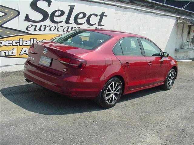 2016 Volkswagen Jetta SE photo 2