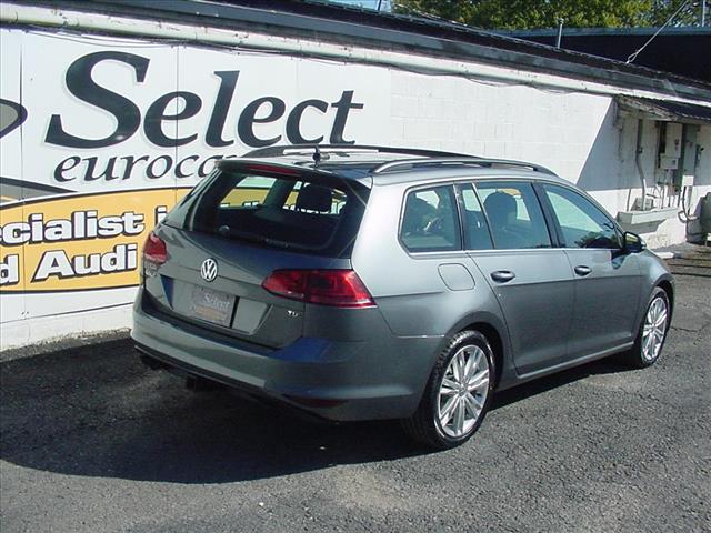 2015 Volkswagen Golf SportWagen TDI photo 2