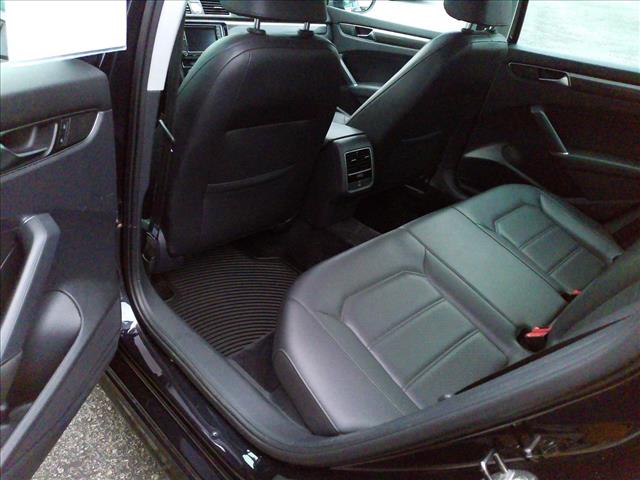 2017 Volkswagen Passat SE 1.8T Automatic EPA34MPG:10560