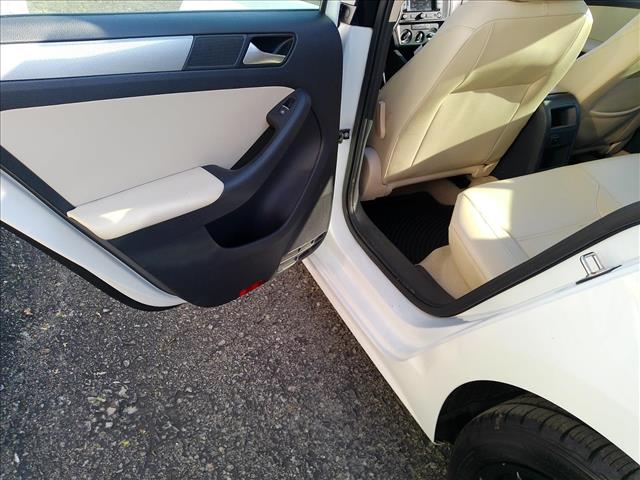 2015 Volkswagen Jetta SE w/ Nav AUTOMATIC:10516