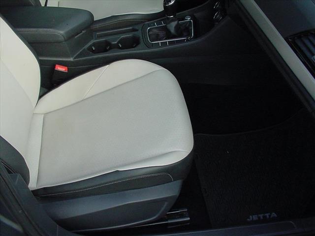 2020 Volkswagen Jetta R Line Manual EPA 40MPG Hwy:10410