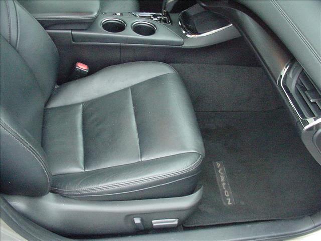 2016 Toyota Avalon XLE Two Owner Dealer Serviced:10412
