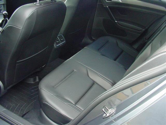 2017 Volkswagen Golf TSI photo 29
