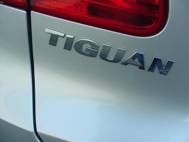 2017 Volkswagen Tiguan Sport AWD LOW 66k ONE OWNER Mi:10406