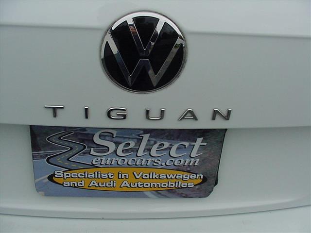 2022 Volkswagen Tiguan SE ONE OWNER All Wheel Drive:10388