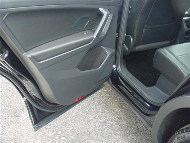 2020 Volkswagen Tiguan SEL photo 28