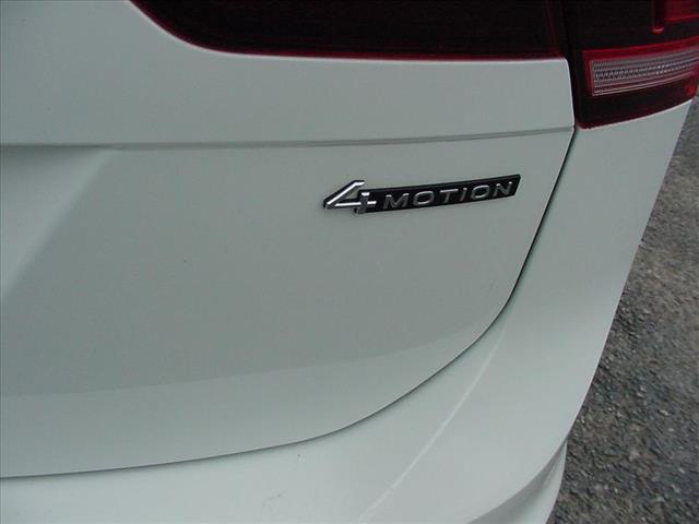 2022 Volkswagen Tiguan SE ONE OWNER All Wheel Drive:10388