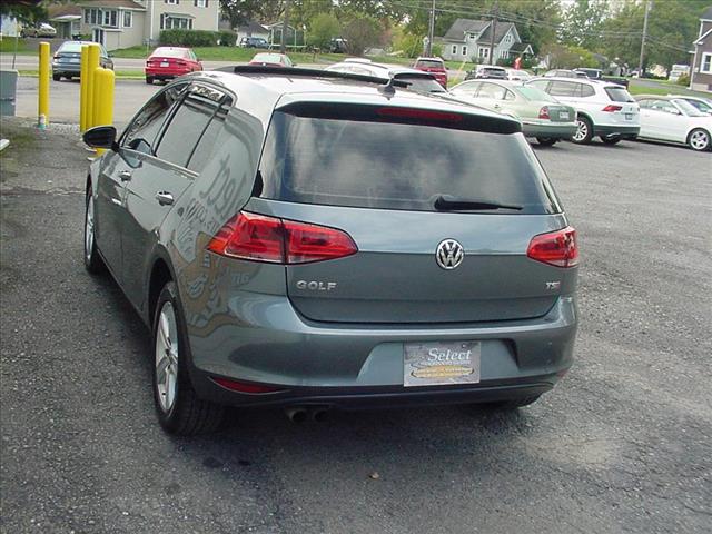 2017 Volkswagen Golf TSI photo 3