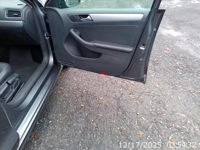 2017 Volkswagen Jetta SE Manual:10432