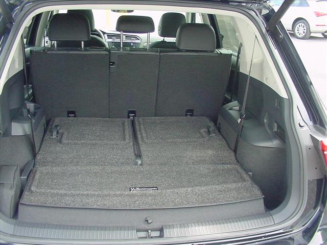 2020 Volkswagen Tiguan SEL photo 30