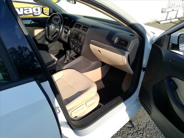 2015 Volkswagen Jetta SE w/ Nav AUTOMATIC:10516