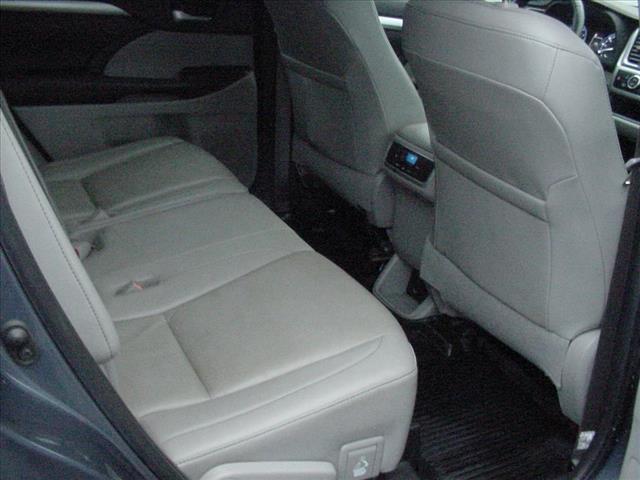 Photo of 2019 Toyota Highlander XLE All Wheel Drive in Waterloo, NY - 42,  2019 Toyota Highlander XLE All Wheel Drive:10395