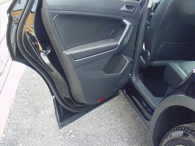 2020 Volkswagen Tiguan SEL photo 32