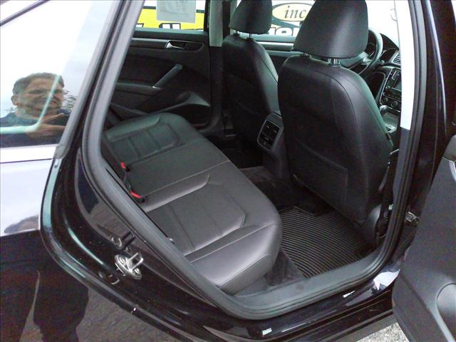 2017 Volkswagen Passat SE 1.8T Automatic EPA34MPG:10560