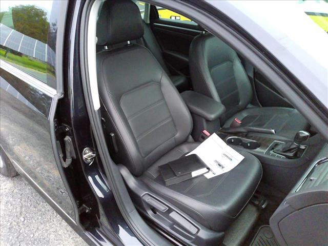 2017 Volkswagen Passat SE 1.8T Automatic EPA34MPG:10560