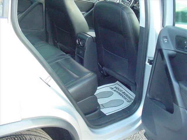 2017 Volkswagen Tiguan Sport AWD LOW 66k ONE OWNER Mi:10406