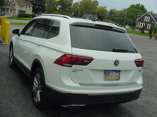 2019 Volkswagen Tiguan SEL Premium photo 2