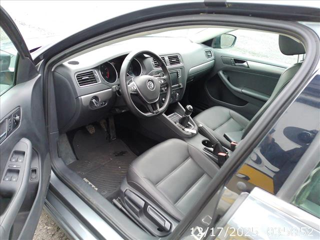 2017 Volkswagen Jetta SE Manual:10432