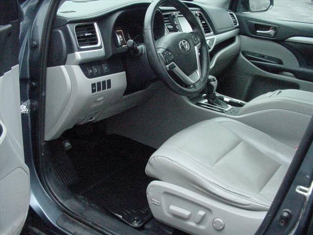 Photo of 2019 Toyota Highlander XLE All Wheel Drive in Waterloo, NY - 4,  2019 Toyota Highlander XLE All Wheel Drive:10395