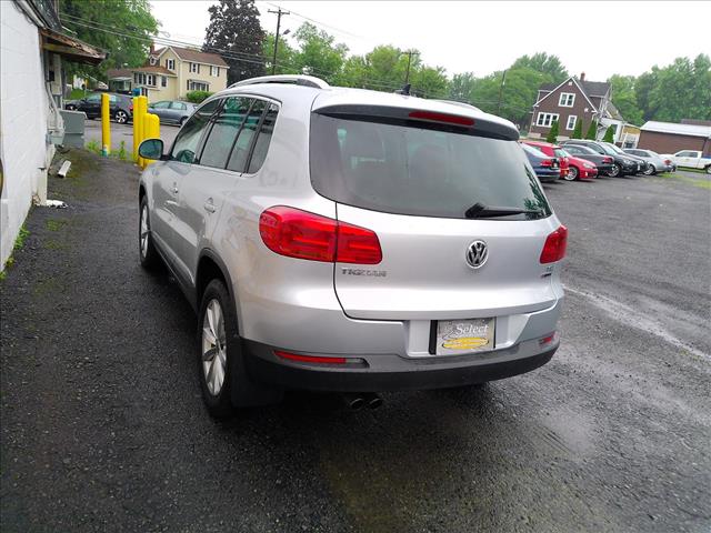 2017 Volkswagen Tiguan Wolfsburg:10510