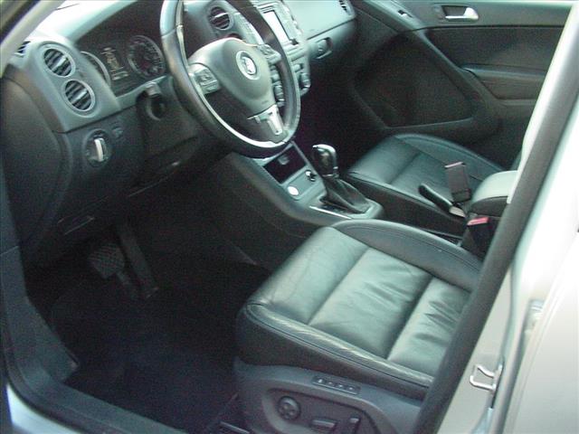 2017 Volkswagen Tiguan Sport AWD LOW 66k ONE OWNER Mi:10406