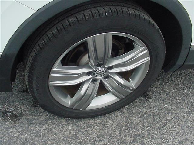 2019 Volkswagen Tiguan SEL Premium photo 40