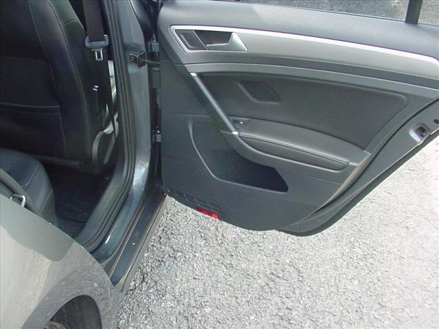 2017 Volkswagen Golf TSI photo 42