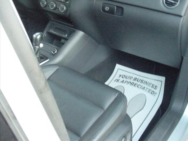 2017 Volkswagen Tiguan Sport AWD LOW 66k ONE OWNER Mi:10406