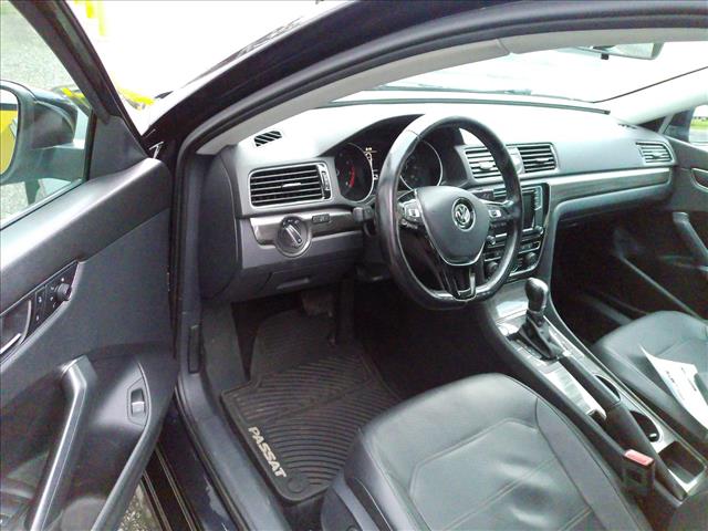 2017 Volkswagen Passat SE 1.8T Automatic EPA34MPG:10560