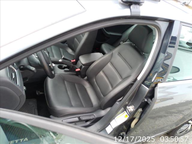 2017 Volkswagen Jetta SE Manual:10432