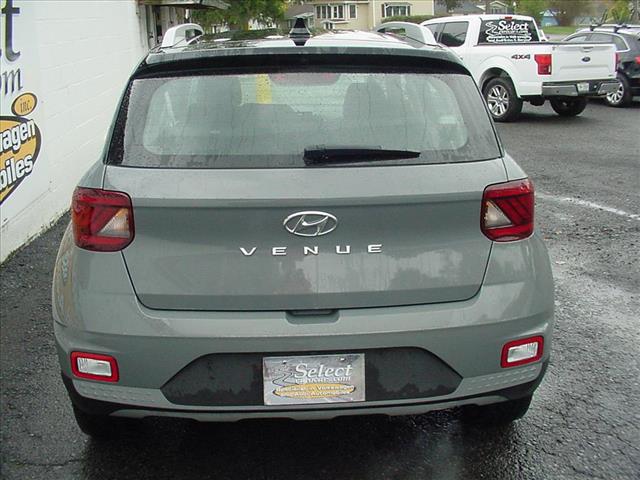 2022 Hyundai Venue SEL Limited photo 2