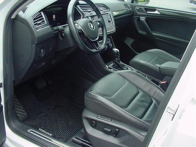 2019 Volkswagen Tiguan SEL Premium photo 4