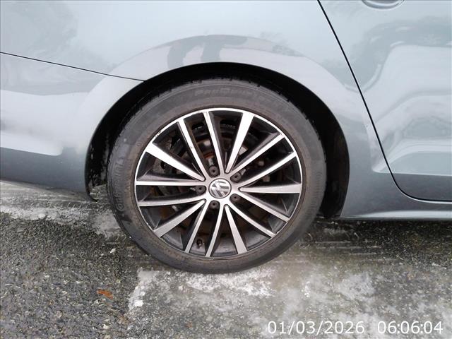 2016 Volkswagen Jetta Sport 5spd:10435